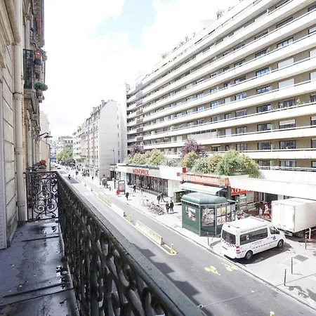 Charming Studio With Balcony In Paris 15 Parigi